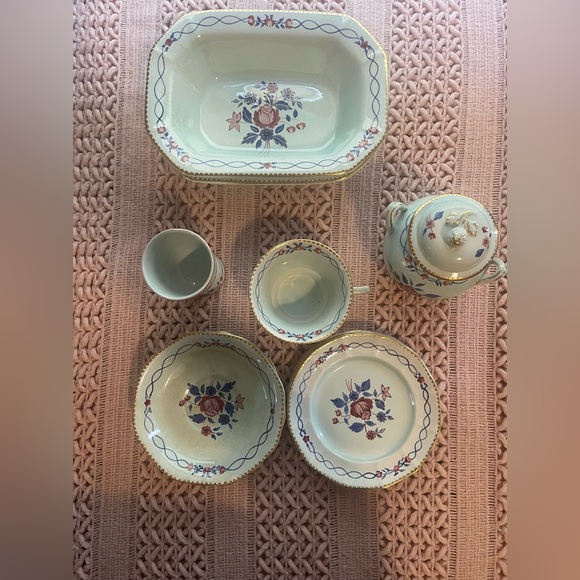 Adams Calyx Ware